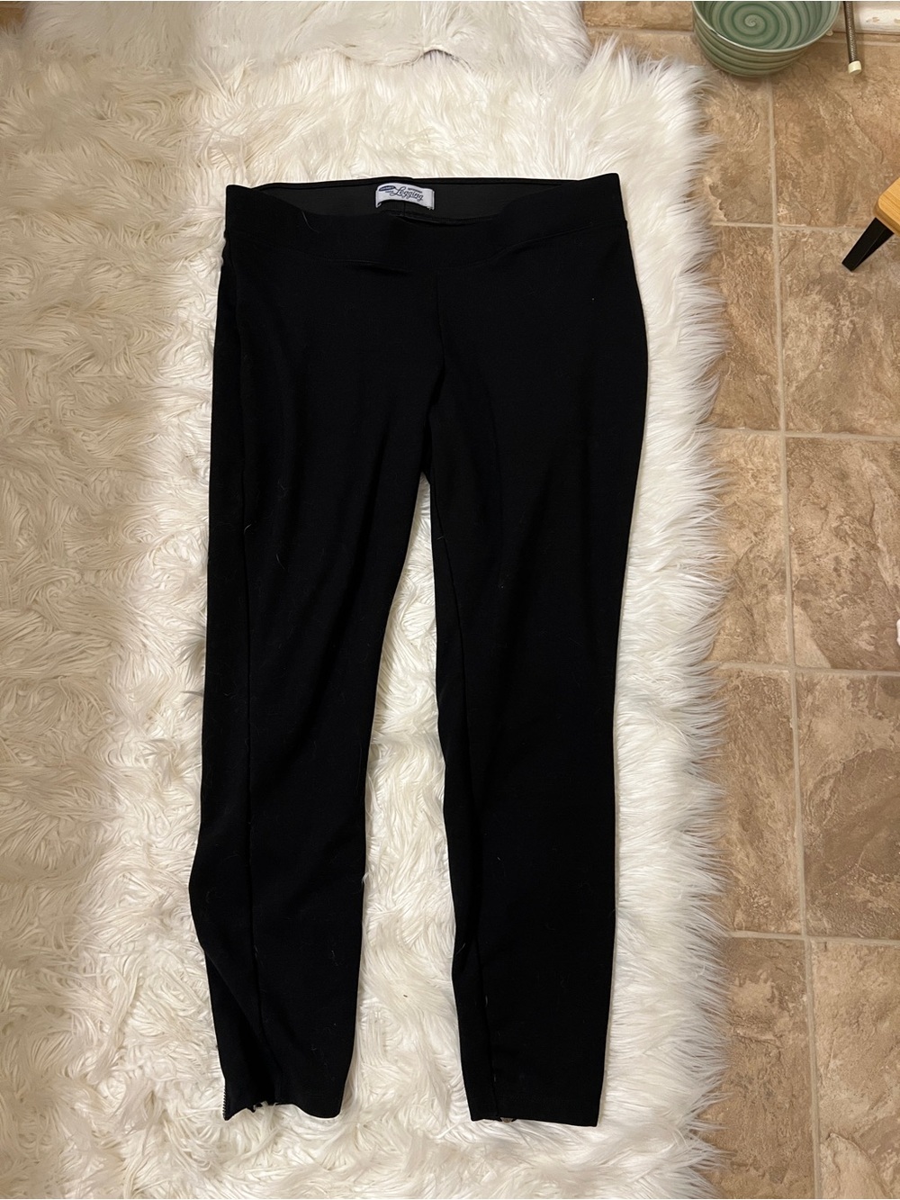 Woman’s Black Old Navy leggings with ankle zipper sides . Size L
